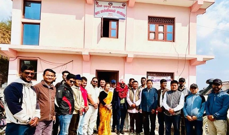 हलेसी तुवाचुङ नगरपालिकाले विस्थापित नागरिकको आवास बनाउन सहयोग गर्ने